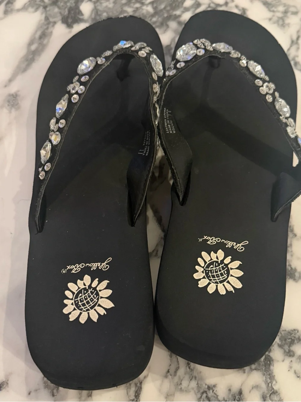Yellow Box "Stormy" Black Rhinestone Bling Flip Flop Sandals - Size 11M - Picture 3 of 7